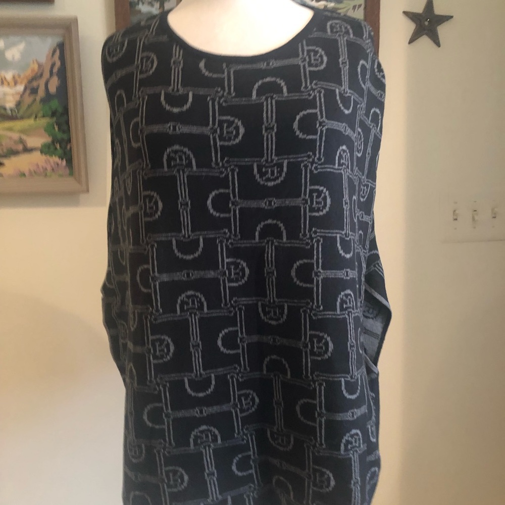 Ronner Design Poncho.